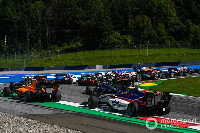 Salida: Igor Fraga, Charouz Racing System, Sophia Floersch, Campos Racing