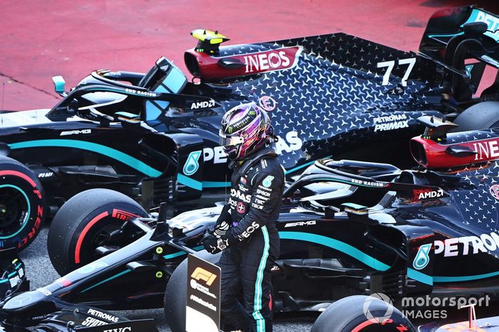 Ganador de la pole Lewis Hamilton, Mercedes-AMG Petronas F1, celebra su pole 92 en F1