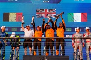 #95 United Autosports Mclaren 720S LMGT3 Evo: Darren Leung, Sean Gelael, Marino Sato