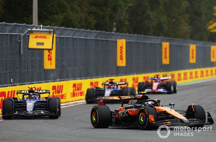 Lando Norris, McLaren, Carlos Sainz, Williams, Alexander Albon, Williams