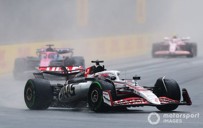 Pierre Gasly, Alpine, Esteban Ocon, Haas F1 Team