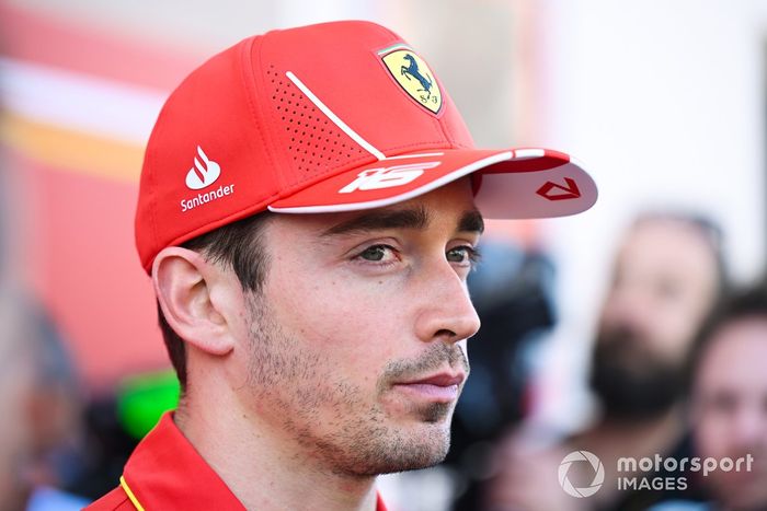 Charles Leclerc, Scuderia Ferrari, habla con los medios de comunicación