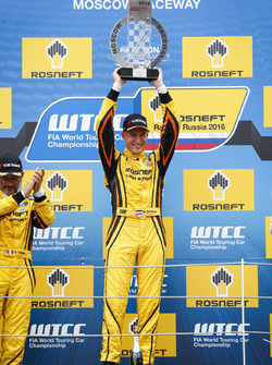 Podium: Winnaar Nicky Catsburg, LADA Sport Rosneft, Lada Vesta