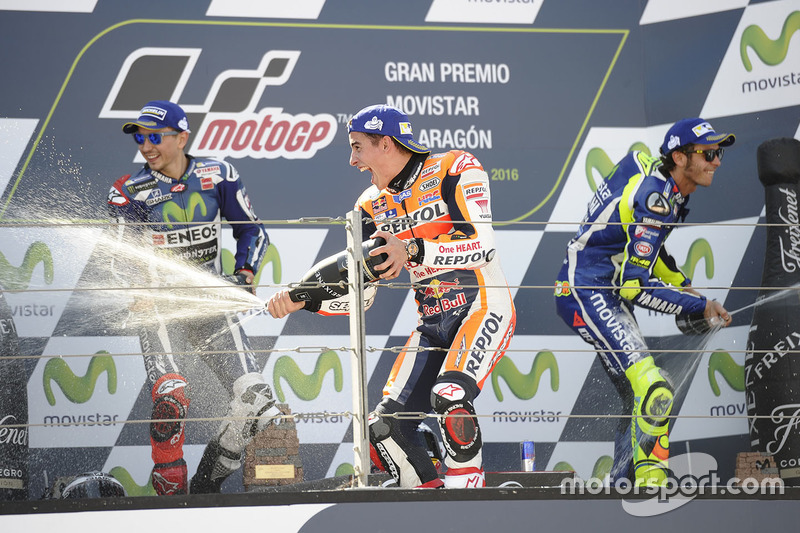 Podium : le vainqueur Marc Marquez, Repsol Honda Team, le deuxième, Jorge Lorenzo, Yamaha Factory Racing, le troisième, Valentino Rossi, Yamaha Factory Racing