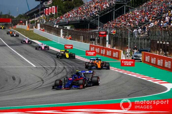 Alexander Albon, Toro Rosso STR14, Carlos Sainz Jr., McLaren MCL34, Daniel Ricciardo, Renault R.S.19, y Sergio Perez, Racing Point RP19