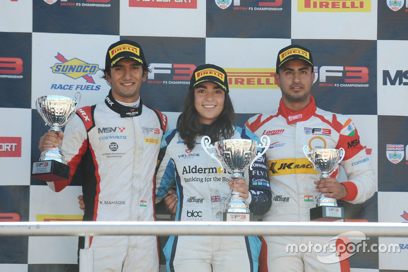 Jamie Chadwick, Douglas Motorsport, di podium usai menangi balapan