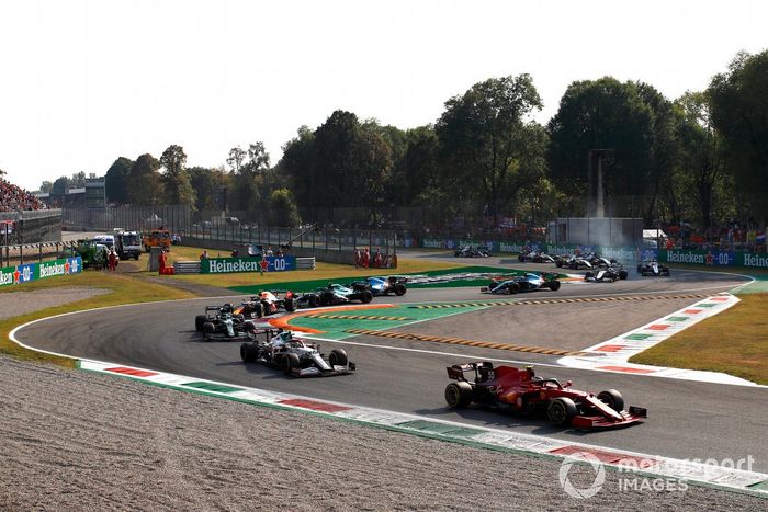 Carlos Sainz Jr., Ferrari SF21, Antonio Giovinazzi, Alfa Romeo Racing C41, Lance Stroll, Aston Martin AMR21