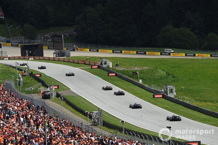 Yuki Tsunoda, AlphaTauri AT03, Zhou Guanyu, Alfa Romeo C42, Nicholas Latifi, Williams FW44, Fernando Alonso, Alpine A522