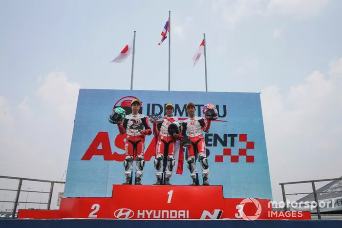 Podium Race 2: Sho Nishimura, Tatchakorn Buasri, Afridza Munandar