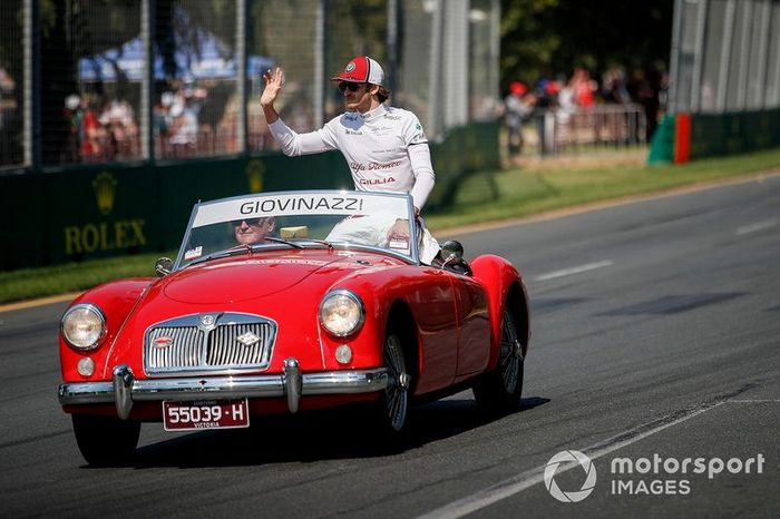 Antonio Giovinazzi, Alfa Romeo Racing, en el desfile de pilotos