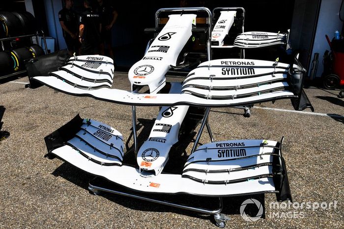 Mercedes AMG F1 W10 con decoración especial por los 125 años en motorsport