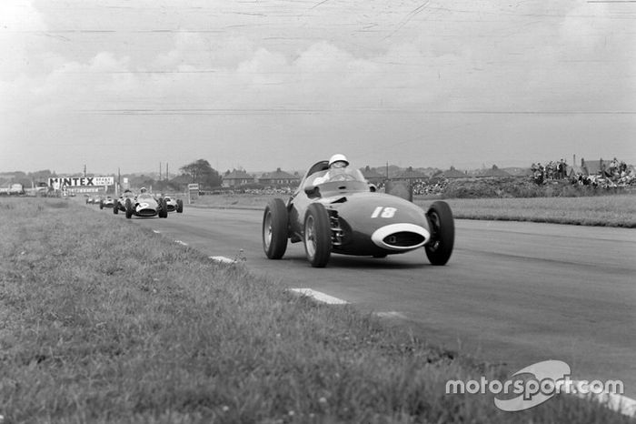 Stirling Moss, Vanwall; Tony Brooks, Vanwall e Jean Behra, Maserati
