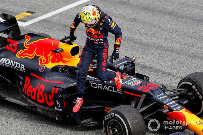 Ganador Max Verstappen, Red Bull Racing, celebra en Parc Ferme