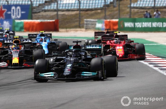 Lewis Hamilton, Mercedes W12, Sergio Perez, Red Bull Racing RB16B, Carlos Sainz Jr., Ferrari SF21, Esteban Ocon, Alpine A521