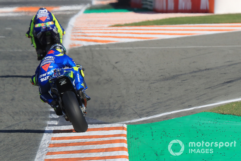 Валентино Россі, Yamaha Factory Racing, Алекс Рінс, Team Suzuki MotoGP