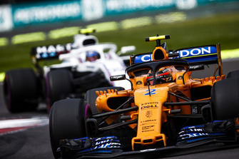 Stoffel Vandoorne, McLaren MCL33, devant Sergey Sirotkin, Williams FW41