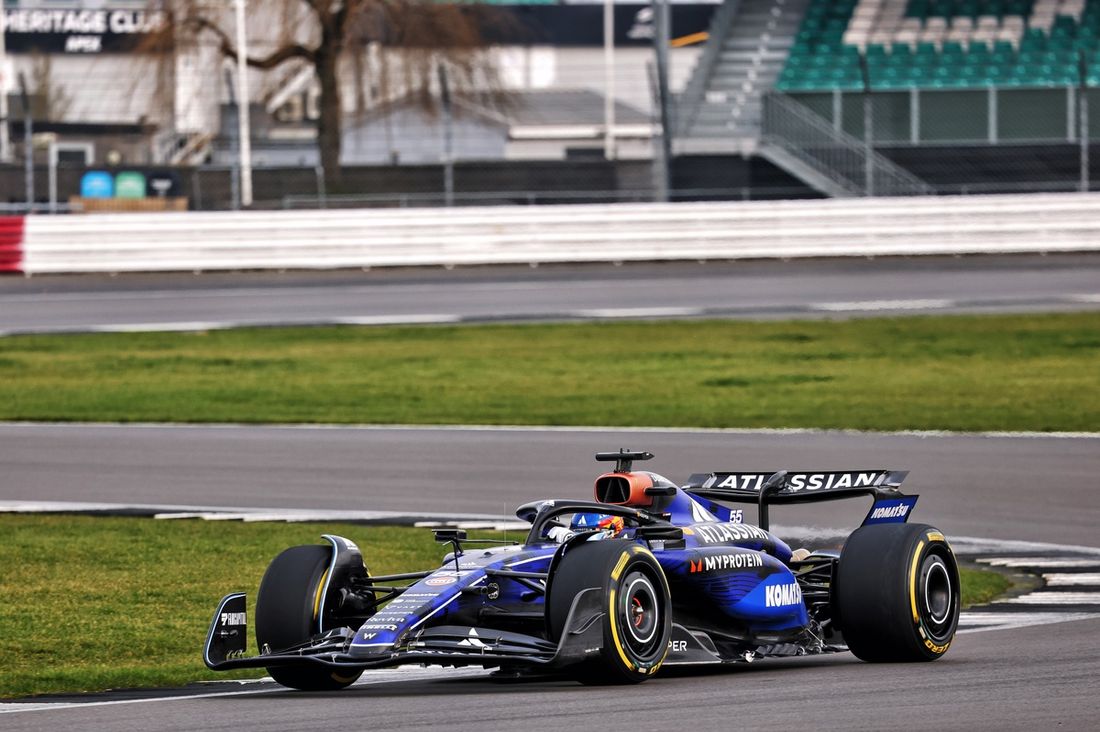 Carlos Sainz, Williams FW47