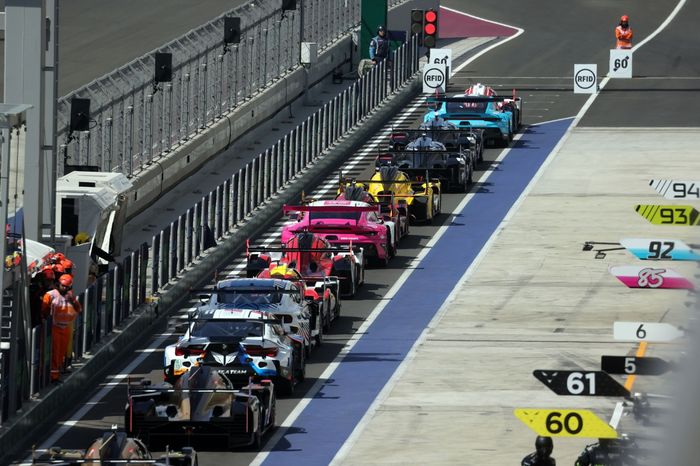Coche en boxes