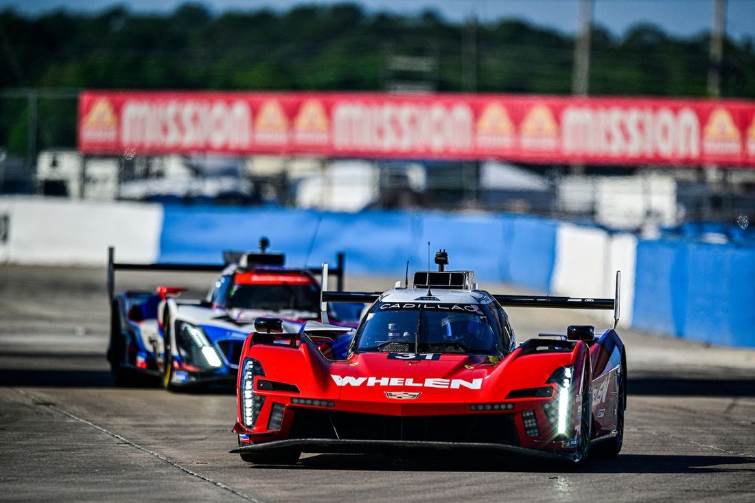 #31 Cadillac Action Express Cadillac V- Series.R: Jack Aitken, Earl Bamber, Frederik Vesti