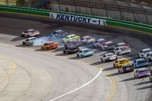 Cole Custer, Stewart-Haas Racing, Ford Mustang takes the lead in the last lap