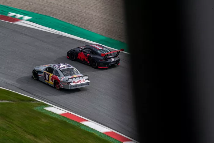 Nascar y Porsche GT2 RS