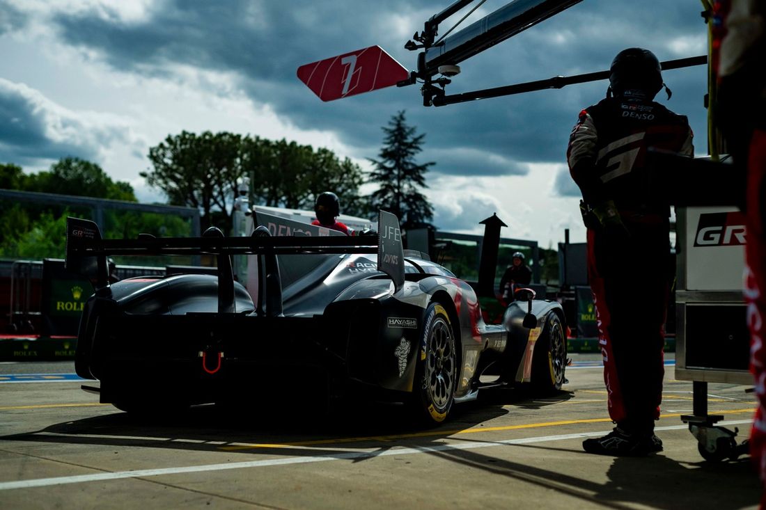 #7 Toyota Gazoo Racing Toyota GR010 - Hybryda: Mike Conway, Kamui Kobayashi, Nyck De Vries