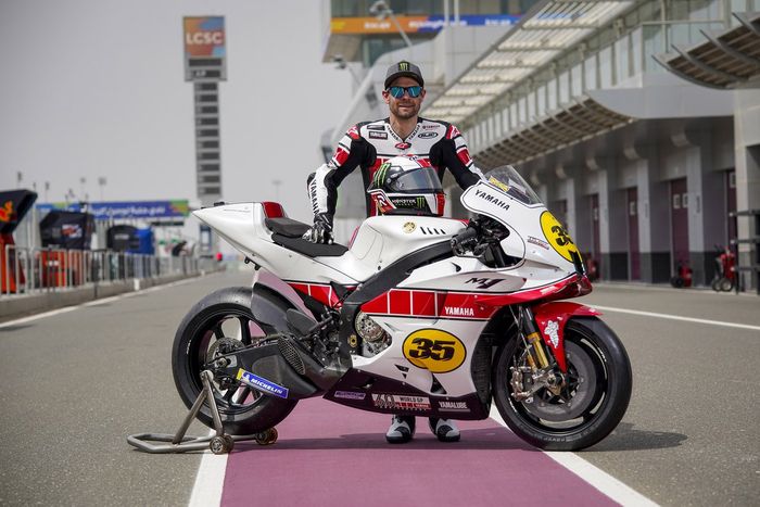 Cal Crutchlow, collaudatore Yamaha Factory Racing MotoGP con la Yamaha YZR-M1,  livrea speciale per il 60esimo anniversario