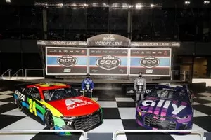 Pole Award winner Alex Bowman, Hendrick Motorsports, Chevrolet Camaro Ally and William Byron, Hendrick Motorsports, Chevrolet Camaro Axalta