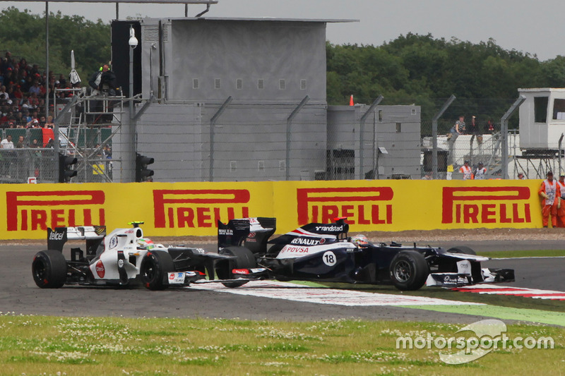 Sergio Perez, Sauber C31 retires after his crash with Pastor Maldonado, Williams FW34