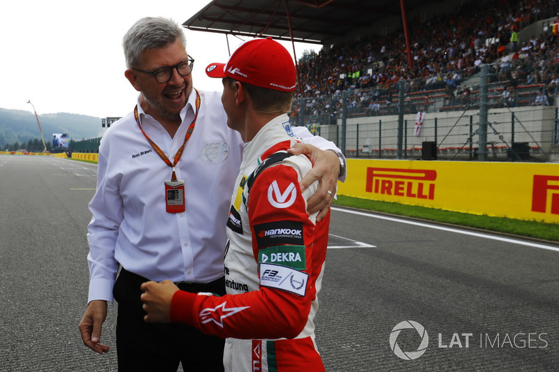 Mick Schumacher dan Ross Brawn, FOM