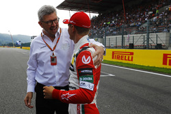 Mick Schumacher talks to Ross Brawn, Managing Director of Motorsports, FOM