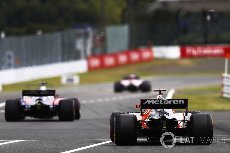 Fernando Alonso, McLaren MCL32, Pierre Gasly, Scuderia Toro Rosso STR12, leave the pits