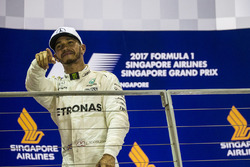 Podium: ganador, Lewis Hamilton, Mercedes AMG F1