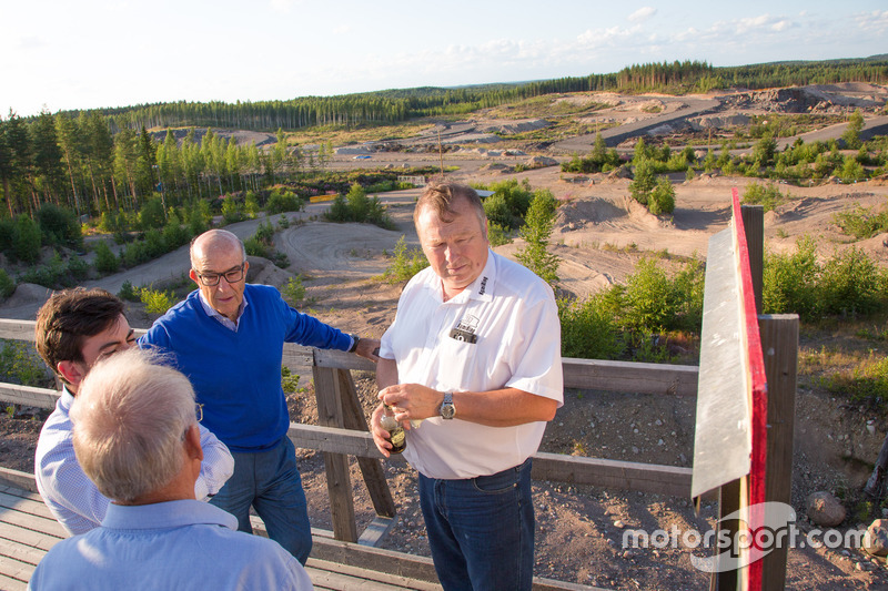 Carmelo Ezpeleta, CEO Dorna Sports ve Timo Pohjola, KymiRing Proje Yöneticisi