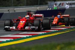 Себастьян Феттель, Ferrari SF70H, Фернандо Алонсо, McLaren MCL32