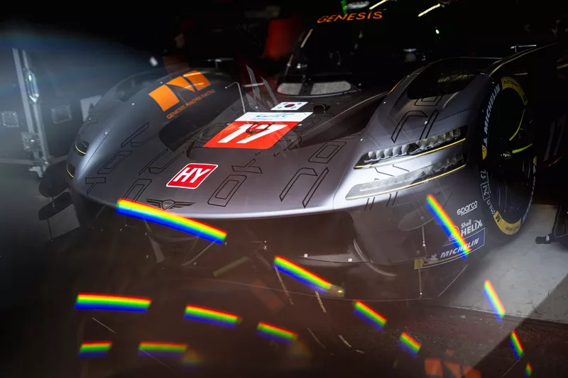 N° 17 Genesis Magma Racing Genesis GMR-001