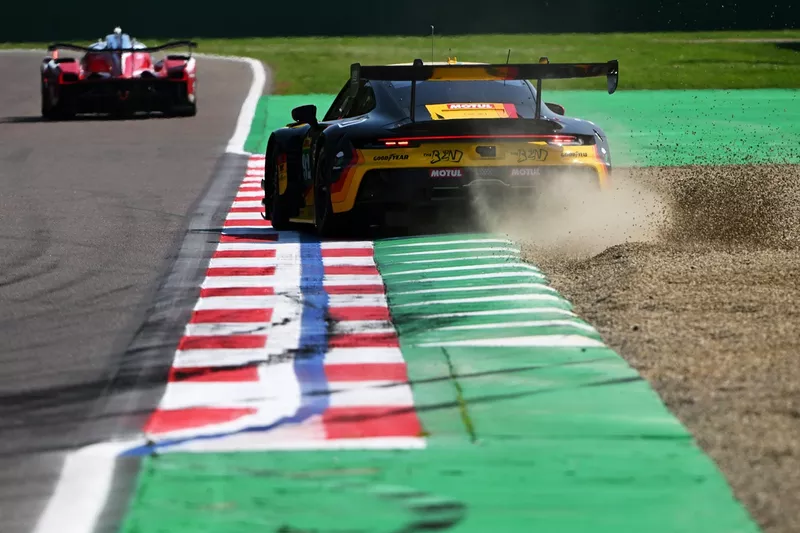 N.º 92: Porsche 911 GT3 R de The Bend Manthey: Yasser Shahin, Riccardo Pera, Richard Lietz