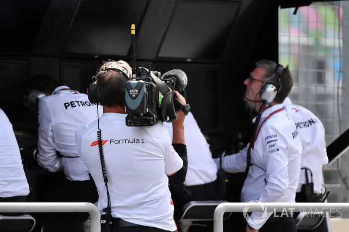 An FOM cameraman