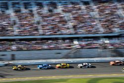 Erik Jones, Joe Gibbs Racing Toyota, Ricky Stenhouse Jr., Roush Fenway Racing Ford Fusion, Joey Loga