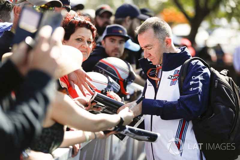 Paddy Lowe, Williams Martini Racing Formula 1, firma un autografo