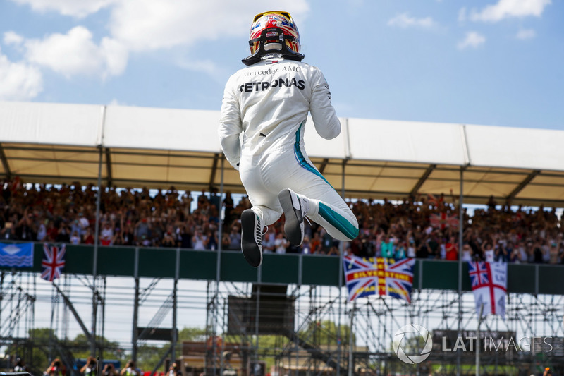 Hamilton, Senna ile eşitledi