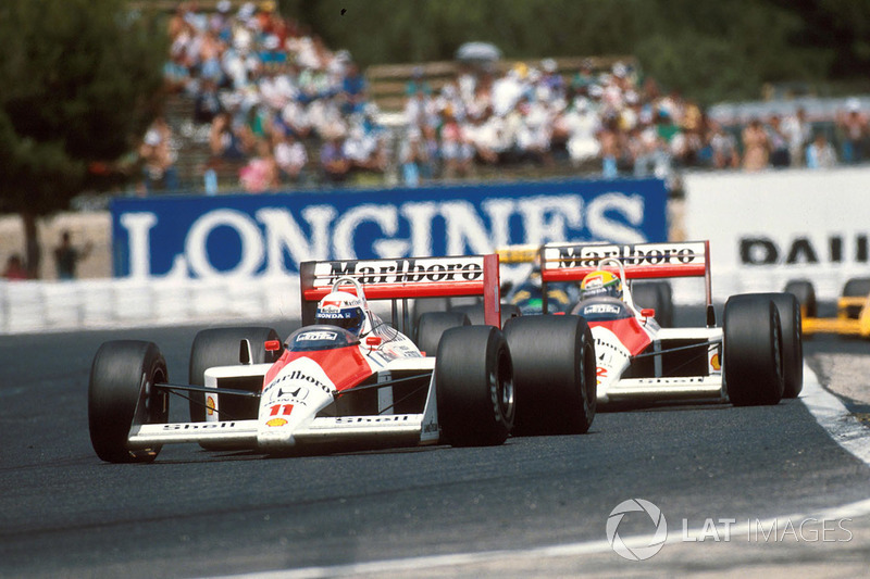 Alain Prost, McLaren MP4/4, precede il suo compagno di squadra Ayrton Senna, McLaren MP4/4