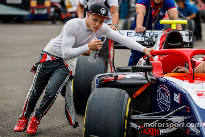 Santino Ferrucci, Trident