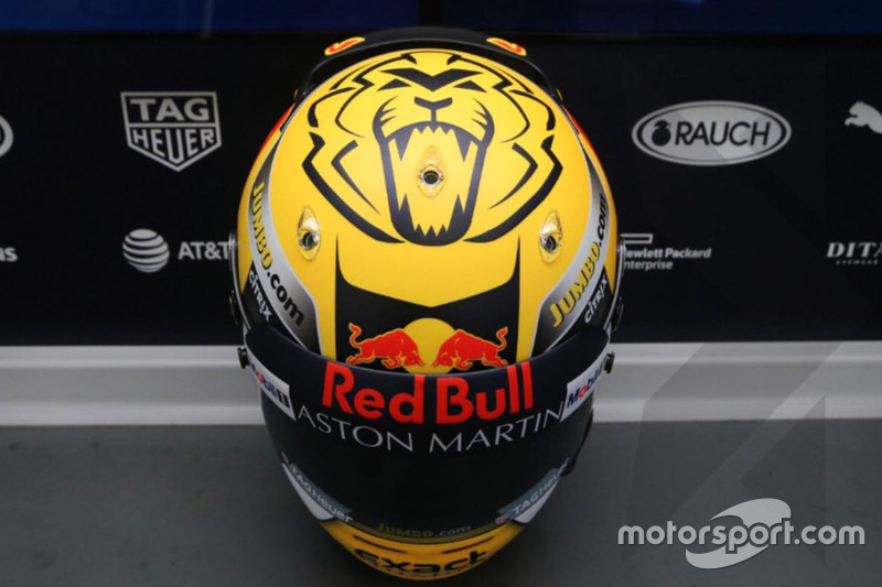 Шлем пилота Red Bull Racing Макса Ферстаппена в особой расцветке