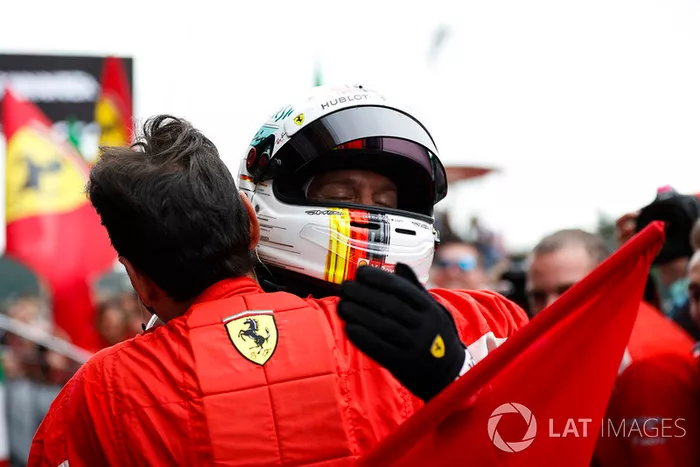 Yarış galibi Sebastian Vettel, Ferrari, parc ferme