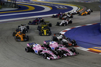 Esteban Ocon, Racing Point Force India VJM11 ve Sergio Perez, Racing Point Force India VJM11 startta