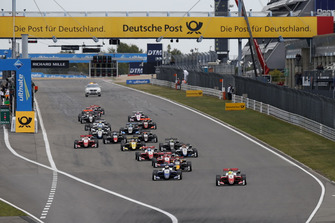 Départ : Mick Schumacher, PREMA Theodore Racing Dallara F317 - Mercedes-Benz mène