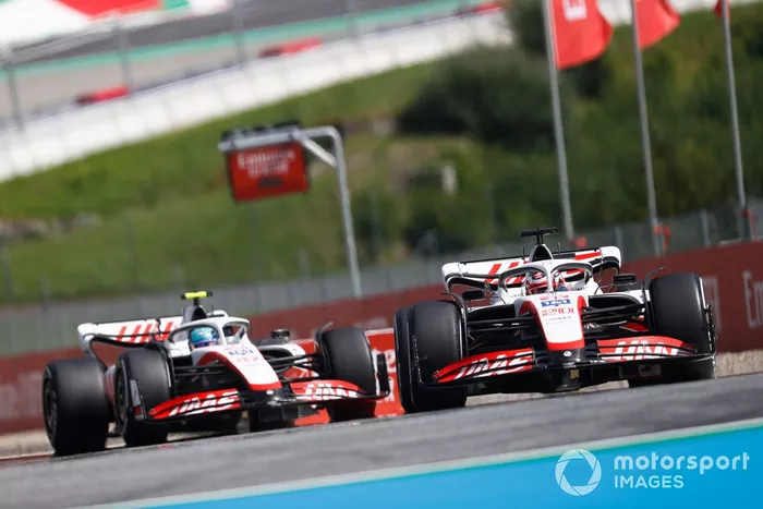 Kevin Magnussen, Haas VF-22, Mick Schumacher, Haas VF-22