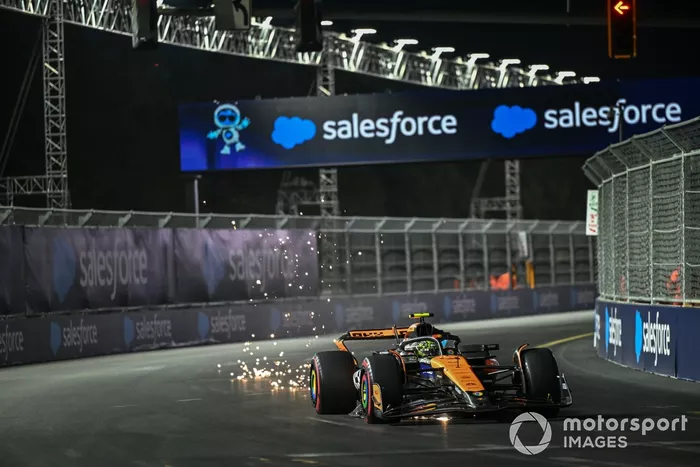 Lando Norris, McLaren MCL38, echa chispas