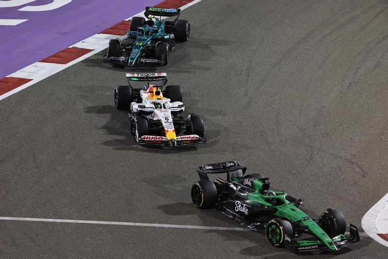Nico Hulkenberg, Sauber, Fernando Alonso, Aston Martin Racing, Isack Hadjar, Racing Bulls Team
